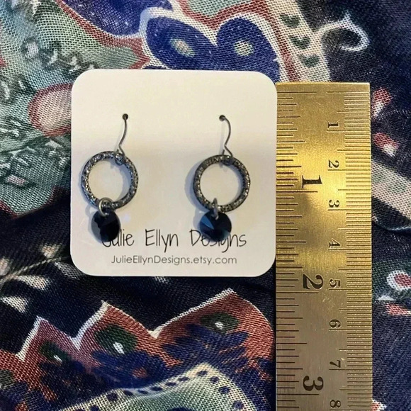 Julie Ellen Designs dangle Earrings - Picture 2 of 4